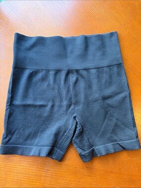 Colsie Black Ribbed High-Waist Bike Shorts